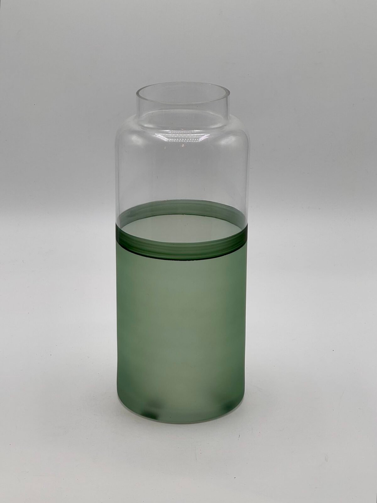 Vase en verre bicolore vert et transparent – Image 1