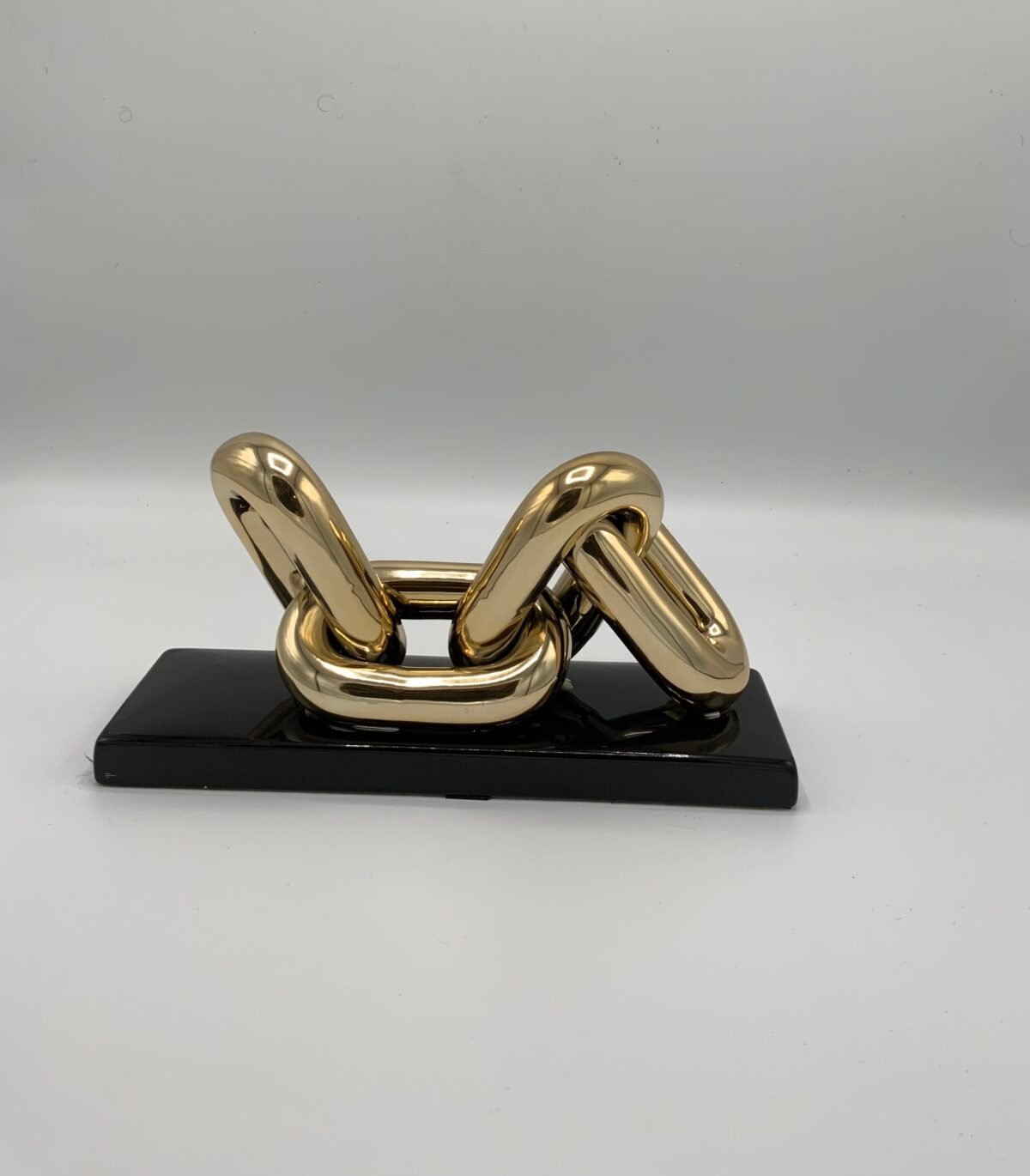 Sculpture décorative – Maillons entrelacés dorés gm – Image 1