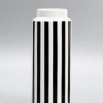 Vase en ceramique design linéaire noir