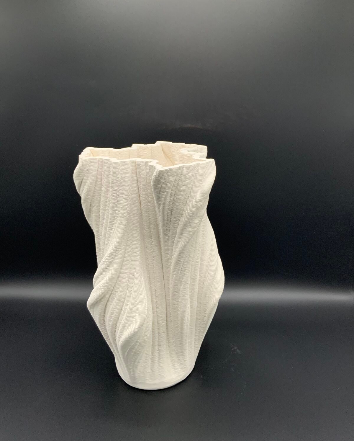 Vase Torsadé en Céramique – Image 1