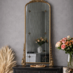 Miroir décoratif classique à cadre doré